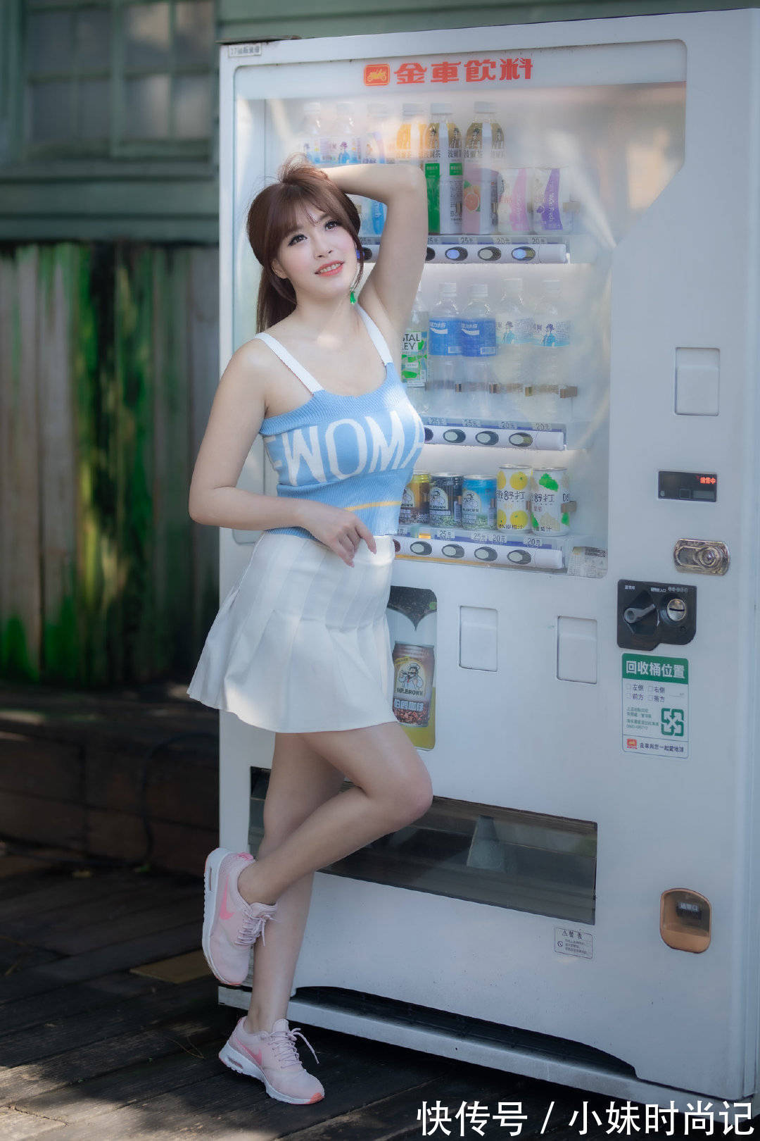 吊带 一件白色的百褶裙俏皮可爱,青春减龄还十分的百搭