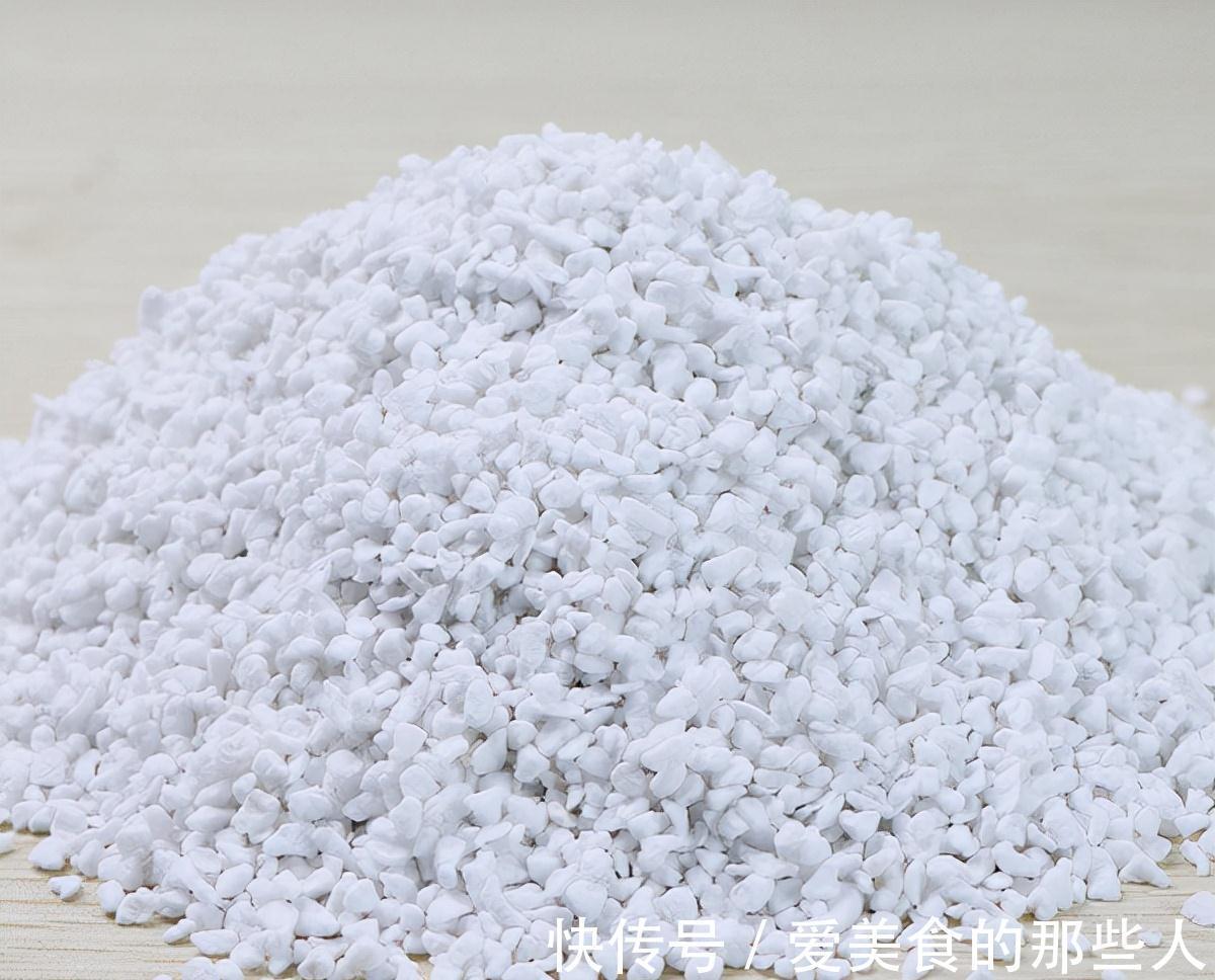 养花土里，必须加3种料，不板结不积水不烂根，花草疯长很旺盛