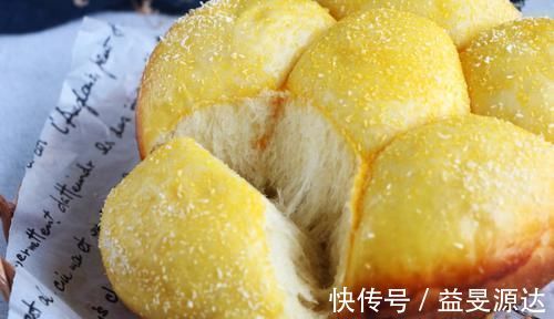 面粉别蒸馒头了,简单一做,比面包松软还好吃,做法一看就会