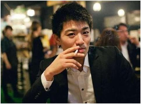 本人吸烟|日本人是这么抽烟的，怪不得他们活得更久，很值得我们学习
