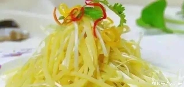 色香味|炒土豆丝时不要直接焯水,多做“这一步”土豆丝又亮又脆还入味