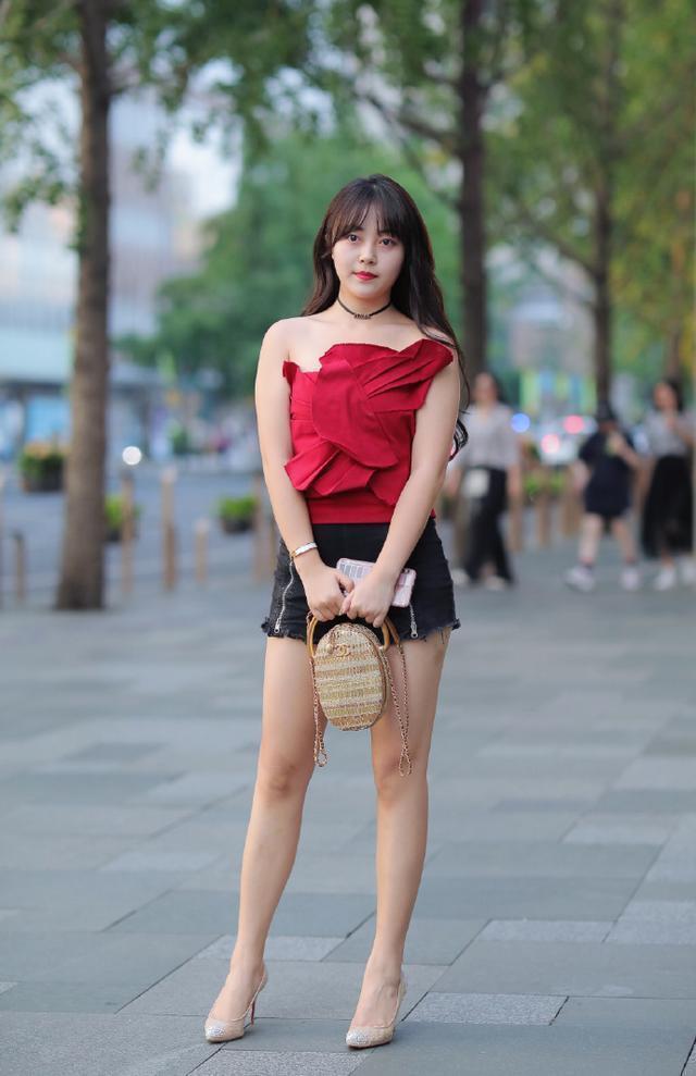 微胖小姐姐的穿搭，尽显时尚魅力，一点不输又瘦又高的闺蜜