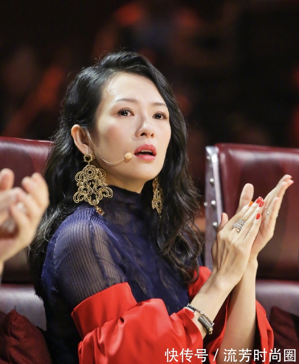 耳环 众多女明星都喜欢佩戴珠宝,而只有她的珠宝是和服装最贴切的!