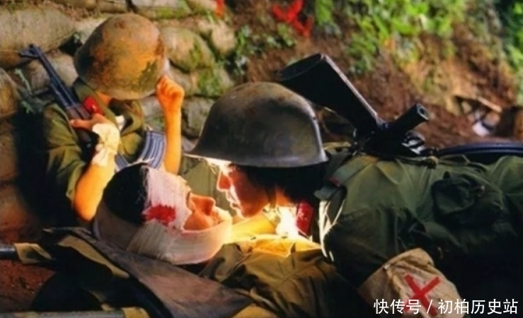 情况|1986年老山战场照《死吻》:那名救护队女战士,后来情况如何?