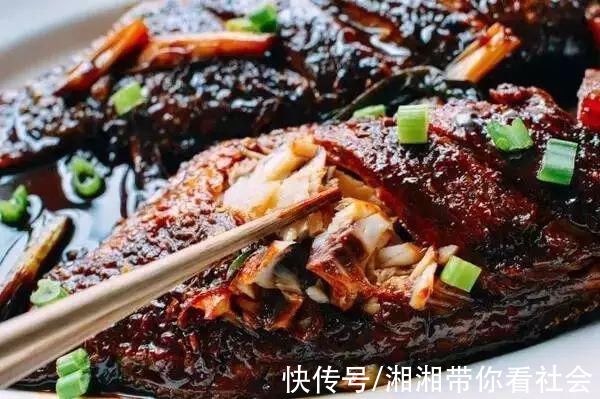 煎鱼时抹上一点这个,不破皮不粘锅还省油!