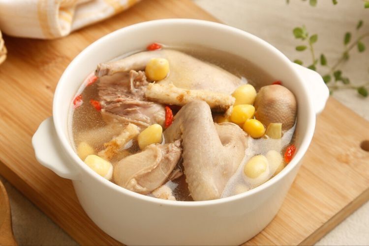 炖鸽子汤不能焯水，牢记2个要点，营养不流失，汤鲜味美真滋补