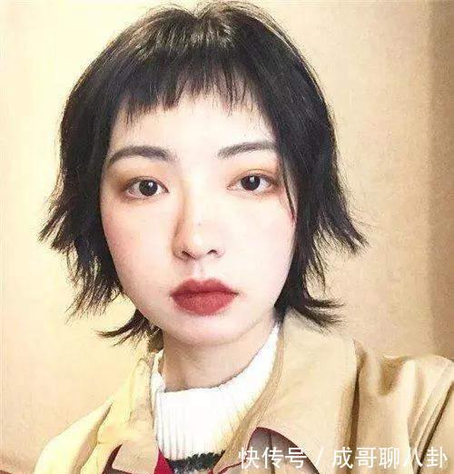 发际线|圆脸剪什么刘海显脸小?空气刘海八字、齐斜刘海和碎刘海减龄瘦脸