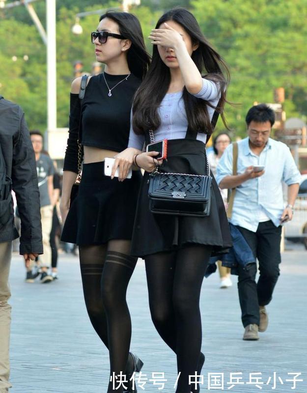 晚秋时节|晚秋时节,针织衫搭配百褶裙,纤细又显身材