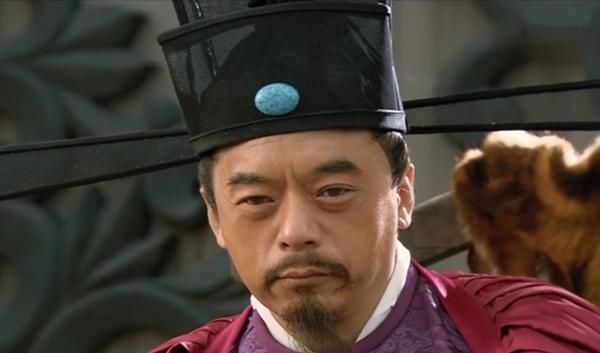 排名第十九的梁山好汉与秦明不分高下,面对关胜仅支撑十个回合