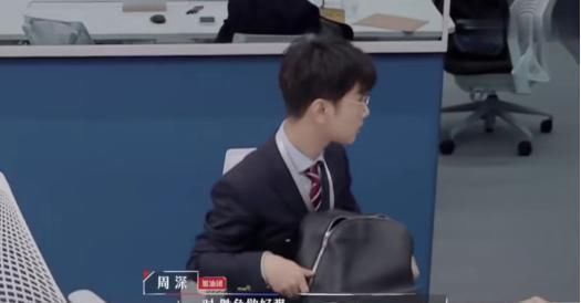 参与|何旻哲黑料满满,但能顺利参与录制,肯定是节目组准备的炮灰