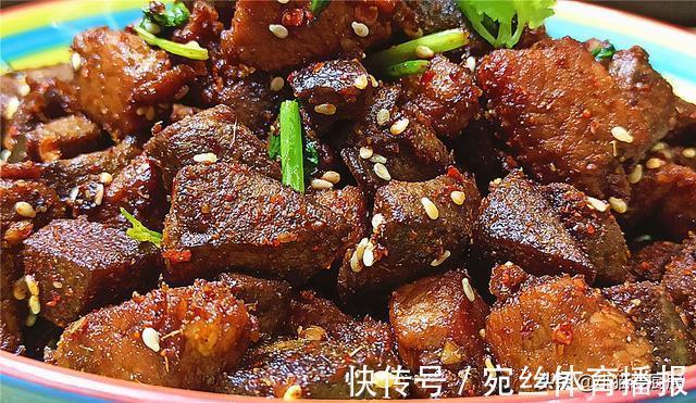 一日三餐|猪肝和瘦肉一起这样做出来,成菜香辣可口,营养好吃,下饭又下酒