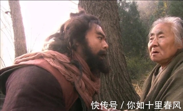 众人$李逵母亲被恶虎所吃,为什么宋江等人不仅不安慰,反而个个大笑?