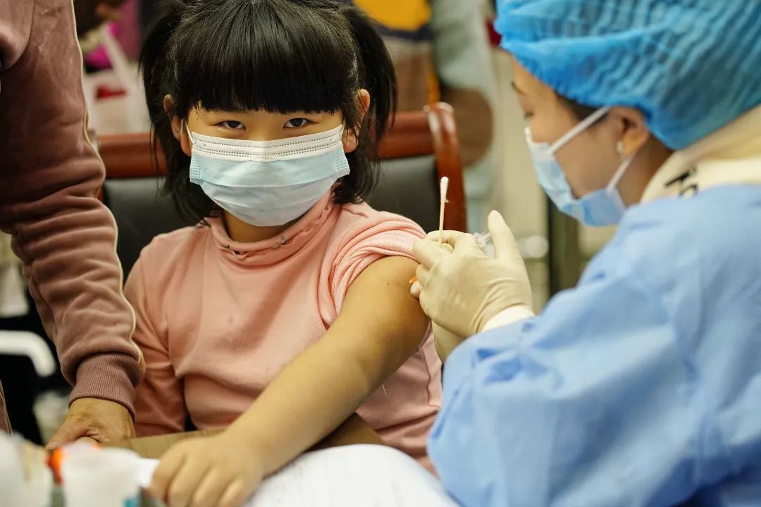 新冠疫苗|“一点都不疼”~丽水的萌娃们为接种新冠疫苗献上一“臂”之力!