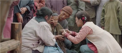 古代饥荒时,为何那些流民宁愿啃树皮也不愿下河捞鱼?答案很简单