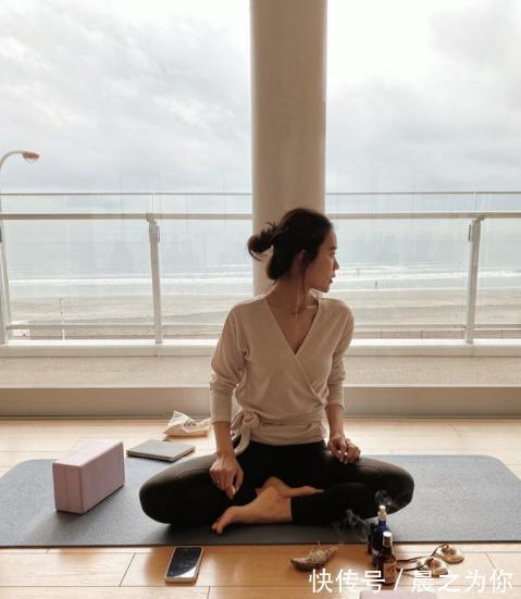 弹力|天使面孔、魔鬼身材，日本健身女神，直角肩身材真的太惊艳了