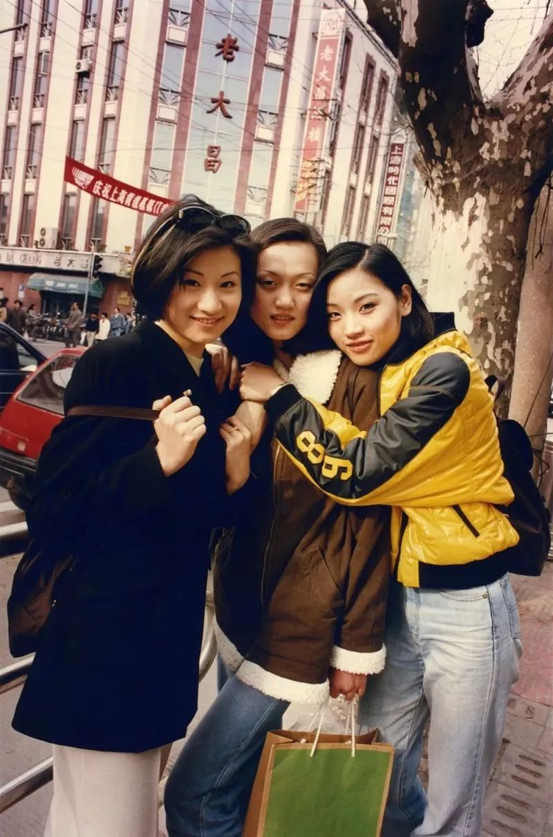 红脸|告别网红脸！30年前的素人街拍，每个人都美得非常真实