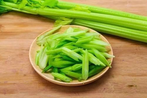 真相|吃芹菜为什么不吃叶？真相你可能不清楚，为了健康不妨了解一下！