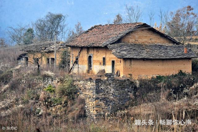 光混汉|农村的光混汉收养了一个女孩,女儿出嫁那天这样做,村民都炸了锅