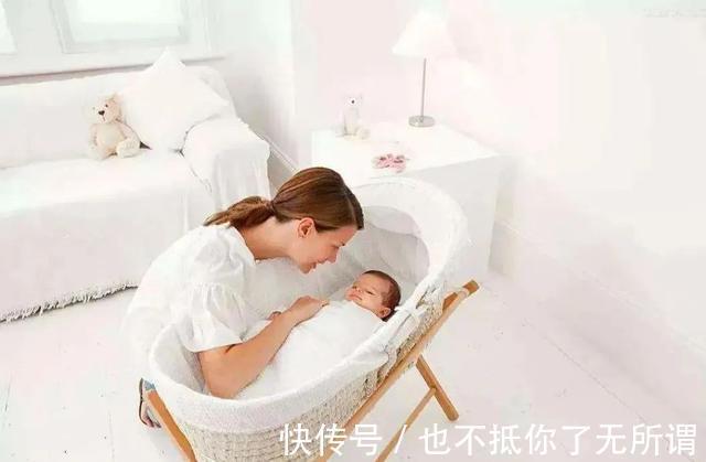 神经系统|新生儿为什么偏爱“投降式睡姿”,需要纠正吗很多家长做错了