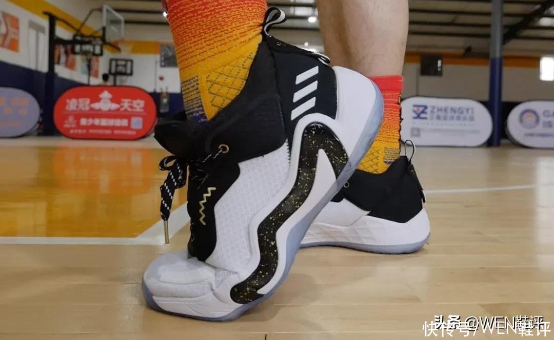 惊喜|adidas 米切尔3代实战:性能在线 稳定有余 惊喜不足