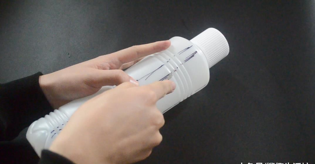 塑料瓶|大号塑料瓶别再扔掉了, 改造一下, 放在厨房里有大用处, 太实用了