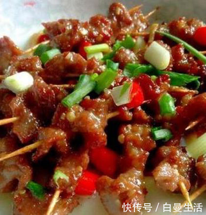 香煎豆腐煲|美食推荐：五花肉香煎豆腐煲，蒜泥白肉，牙签牛肉，酱香鸡翅