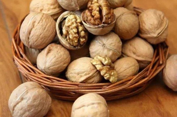 浓茶|常吃核桃好处多多，但要牢记4大禁忌，吃错了还影响健康