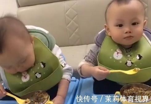 哥哥|“糊涂蛋哥哥”错把饭喂到弟弟嘴里,瞬间慌了“小手一摊”萌化了