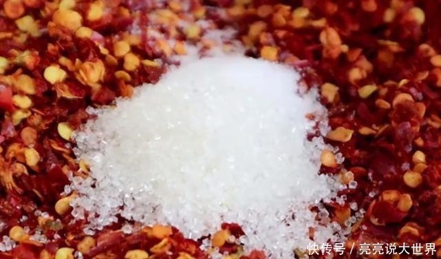 做辣椒油时,千万不要直接泼油,多加1步,又香又辣,满屋飘香