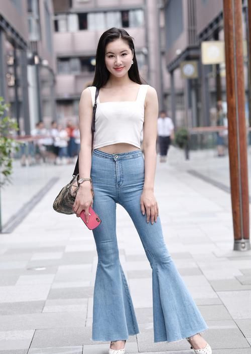 腿部线条|忘不了喇叭裤的好,时尚休闲又个性,帮你轻松打造出众的外在美