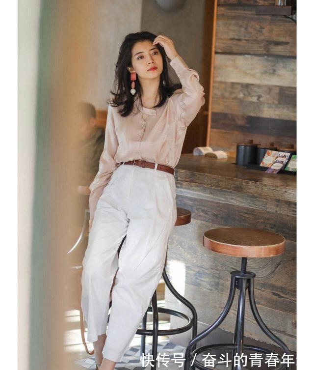 时髦 白色裤子怎么穿才够好看搭配上衬衫高级感满分,想不时髦不行!