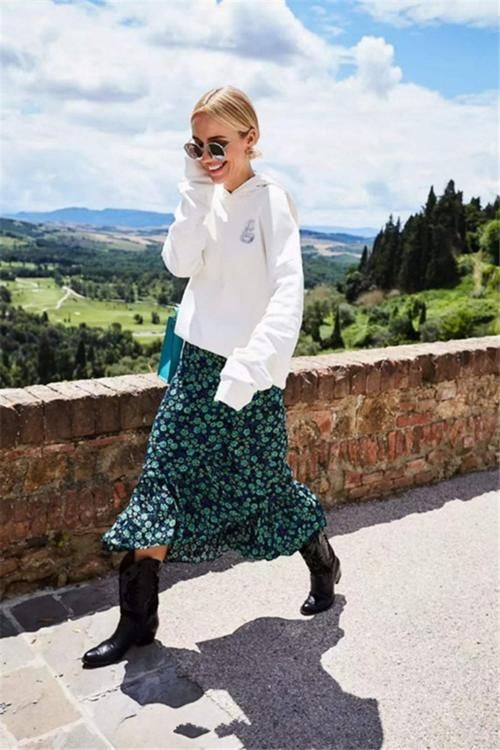 2021流行这样穿：卫衣＋短靴，搭风衣、西装气质又高级，值得借鉴