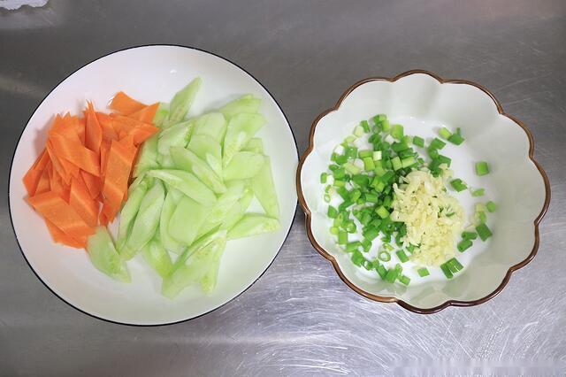 夏天哪儿能少了5分钟凉拌菜,开胃柔韧多汁,年年吃年年爱