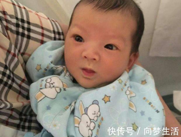 妈妈|宝宝几个月能认出妈妈?若宝宝有了这3个表现,可能是认出你了