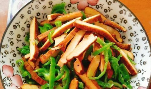 维生素c|这道菜满满的胶原蛋白,3块钱能做一大盘,女人常吃皮肤越来越好