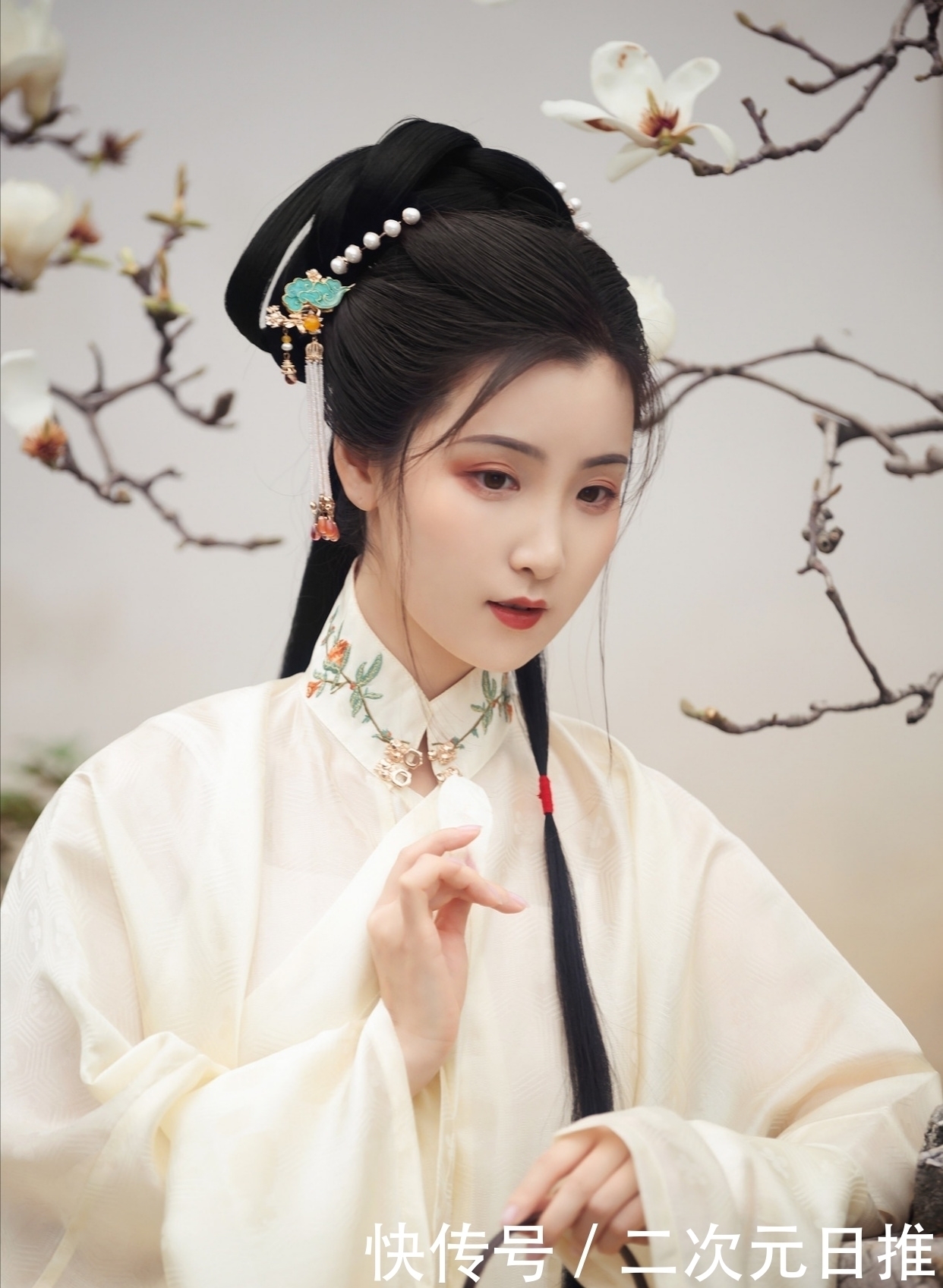 赏月@诗·十首丨乡愁似酒五更醉,往事如烟万里空