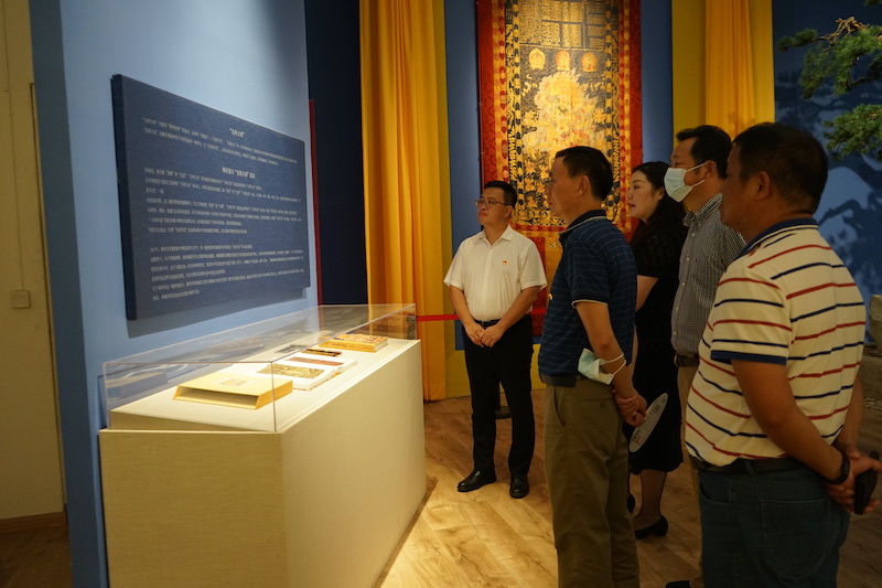 曹行|进博会主会场的巨幅国画诞生于这个村里的文创园，留住艺术家还给乡村带来这些新变化……