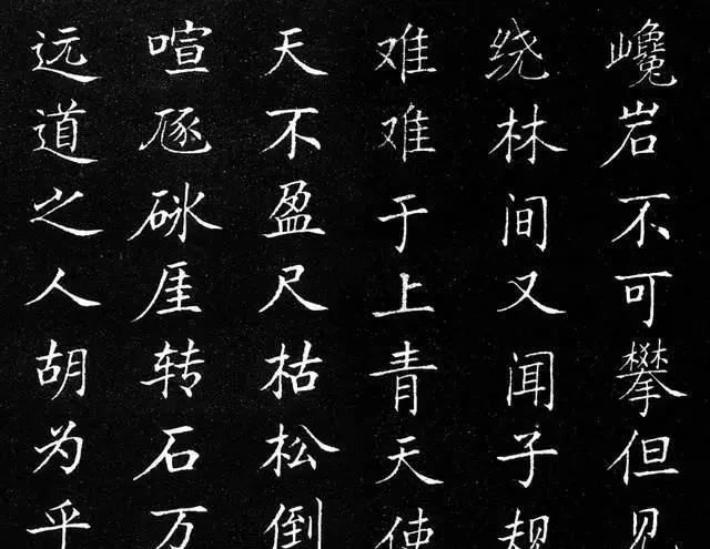 一位厕所清洁工的书法,被启功连连点赞,称他“中国楷书之王”