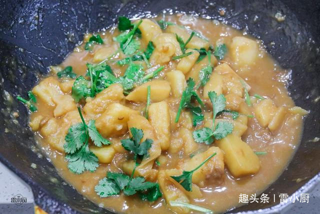 做法|土豆别再炒丝了,教你一种好吃的做法,开胃又解馋,一盘不够吃