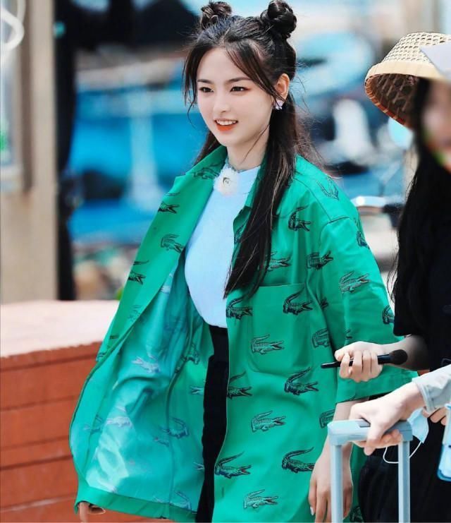 小姐姐|丸子头：扎出了少女感，烟筒卷：烫出了洋气感，2021年真不得了！