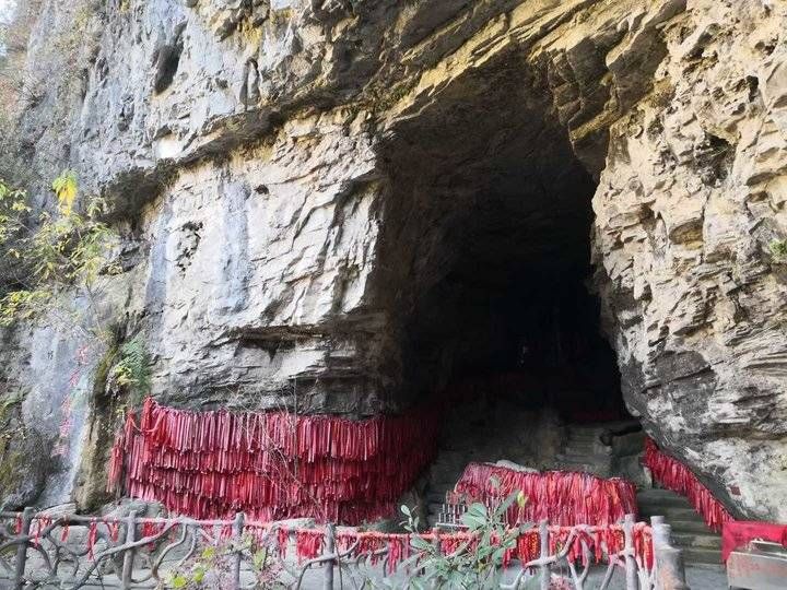 坑口|甘绍群：奉节天坑地缝探秘