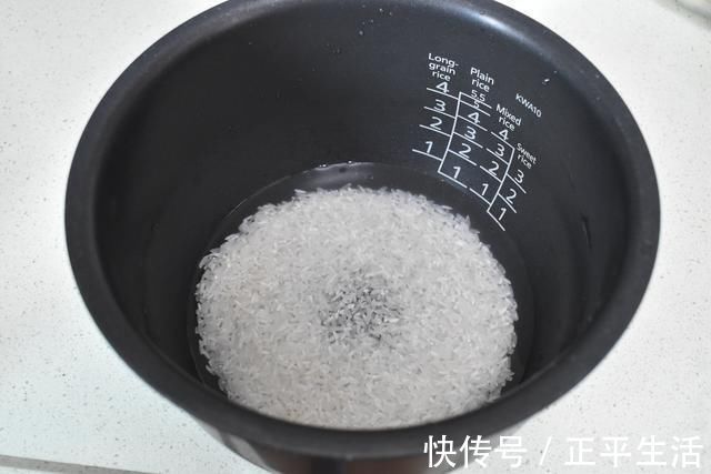 叉烧酱|一个人的午餐不凑合,一碗有肉有菜还有蛋,简单快捷营养又味美