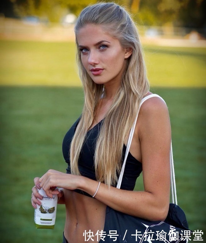 动作|98年德国短跑运动员,甜美脸蛋+搓衣板式的腹肌,身材秒杀超模