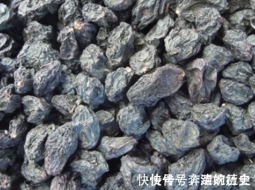 小肚子|葡萄干和此物一起泡,早晚一杯,小肚子不鼓了,皮肤白里透红