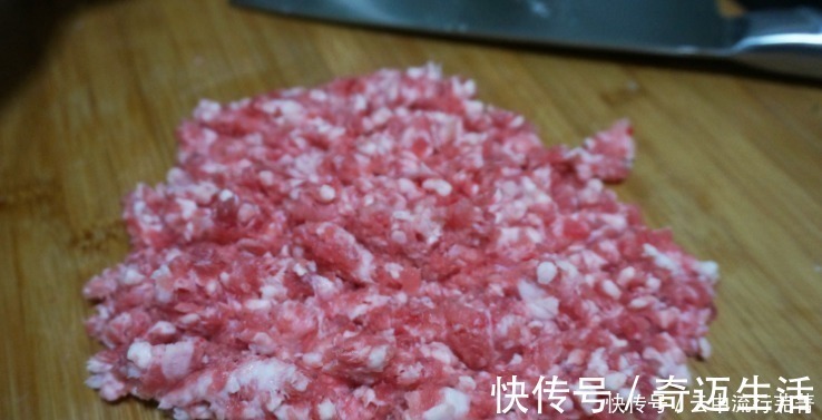 包子|调肉馅有窍门，多加“一水一油”，鲜嫩香味足，包饺子包子都好吃！