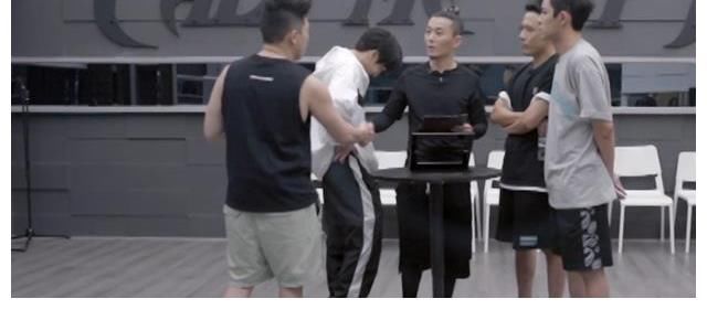 刘端端|《哥哥》敖犬人气垫底，却不主动退出，他不值得欧阳靖的付出