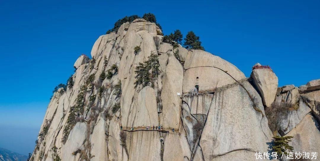 景点|这几个景点全是悬崖峭壁，你敢挑战一下吗？站到山顶就像一羽鸿毛