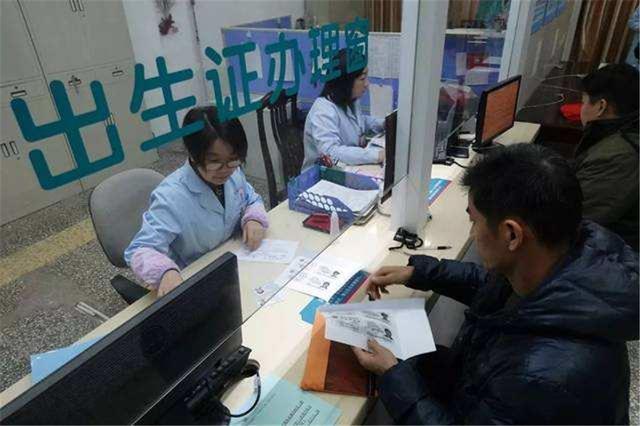 名字|爸爸给娃取名“何奈”,护士不慎打错,妈妈看后却大喜:不改了!