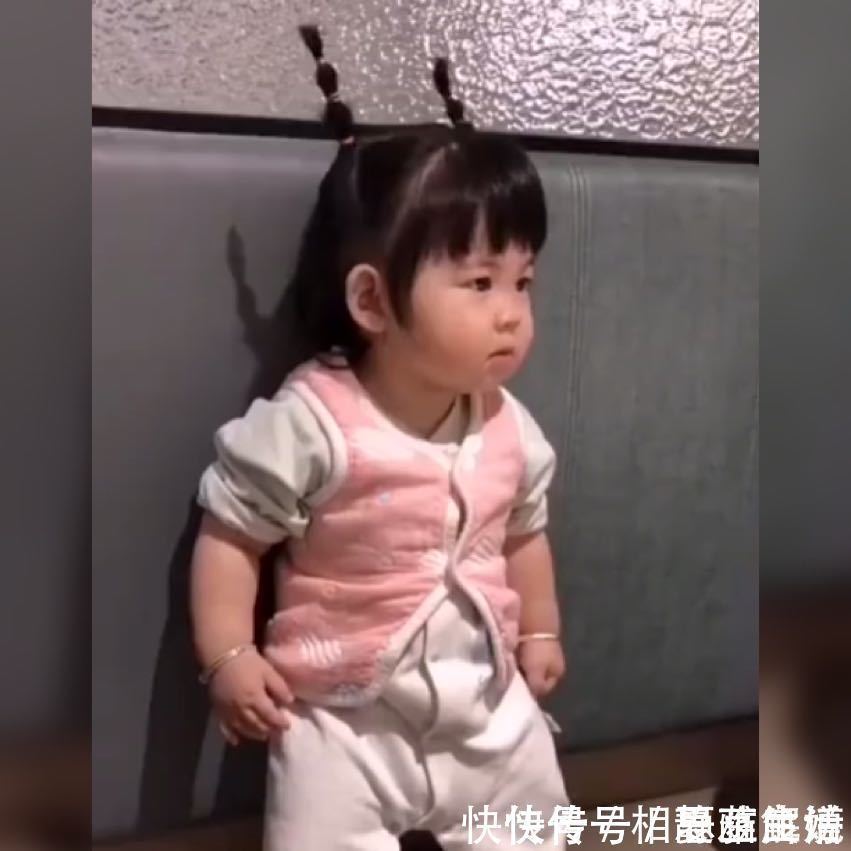 海底捞|萌娃被海底捞的“热情服务”吓到不知所措,网友这是什么架势