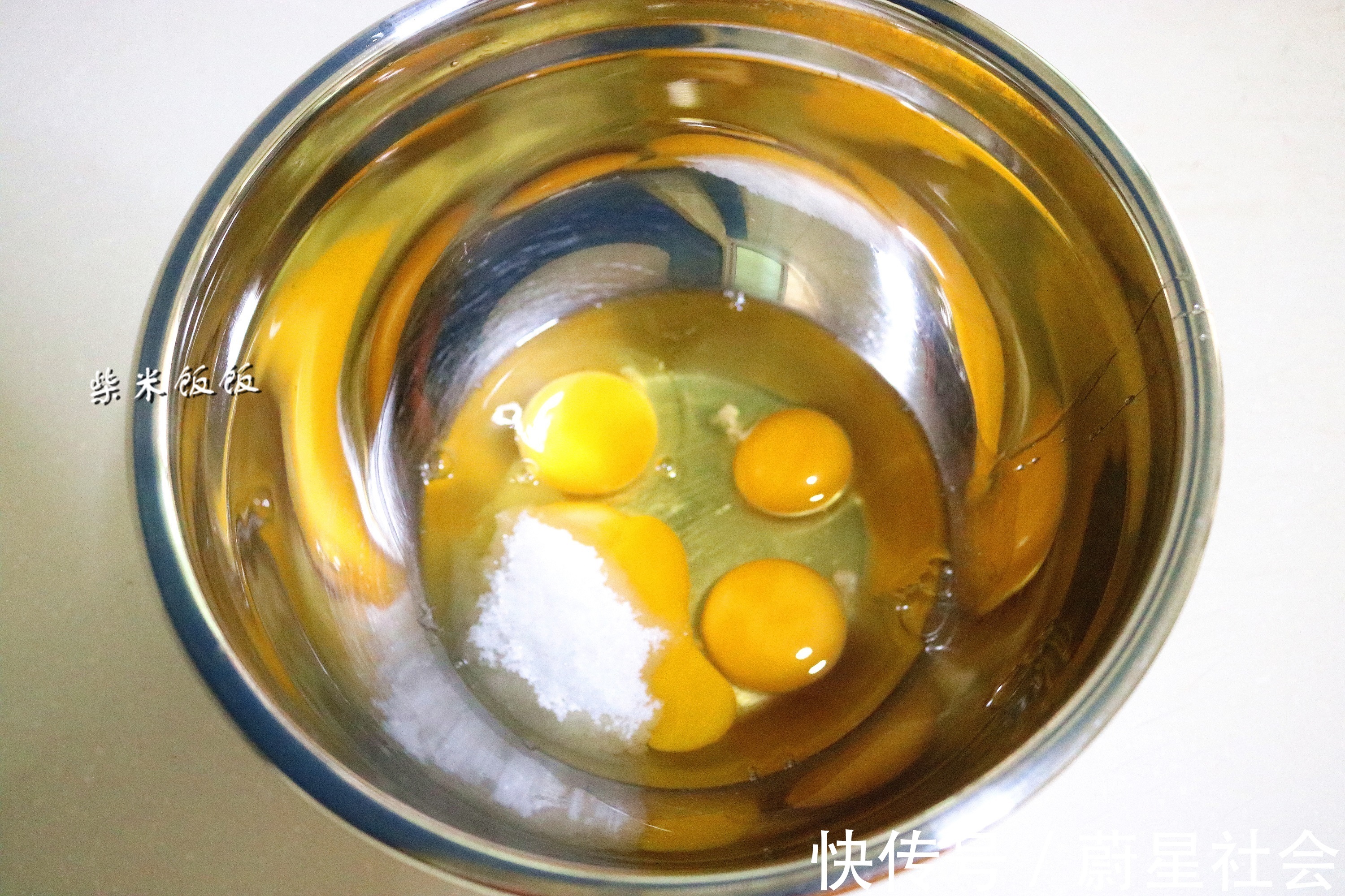 小饼|这饼太软了，女儿早餐爱吃它，做法也简单，有鸡蛋面粉就能做